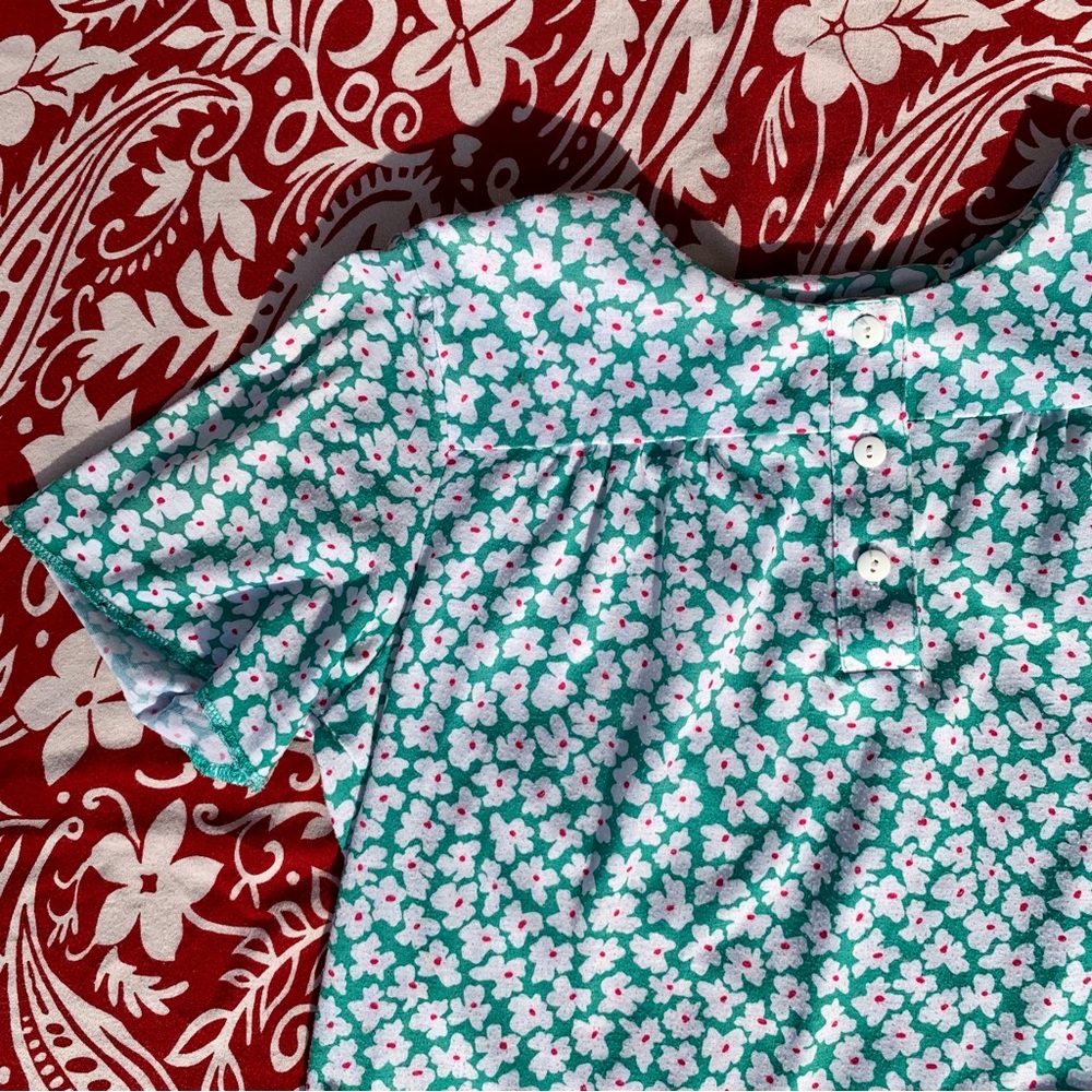 Darian Petites Vintage Green/White Floral Top Button Up Front Horizontal Yoke 🌼 - Picture 12 of 14